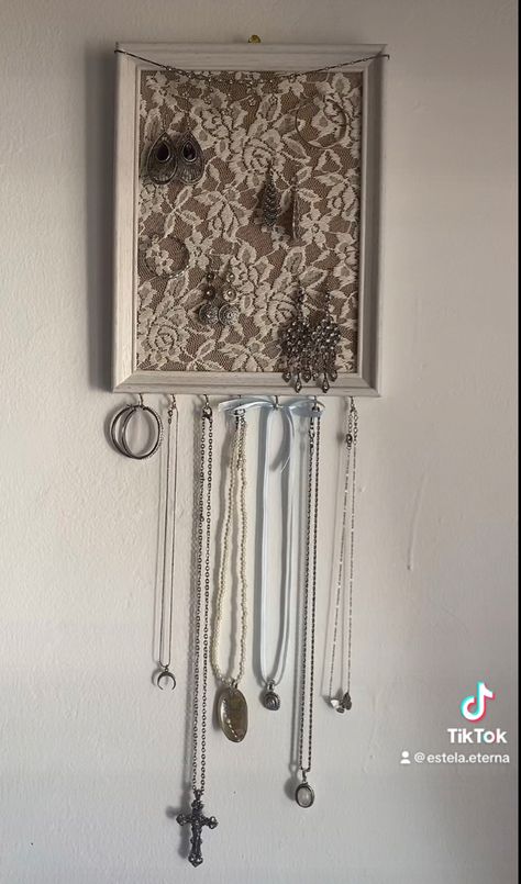 Bangle Holder Diy, Door Decor Ideas Bedroom, Jewelry Holder Diy, Earing Organizer, Jewelry Storage Ideas, Diy Necklace Holder, Diy Earring Holder, Jewelry Storage Diy, Jewellery Holder