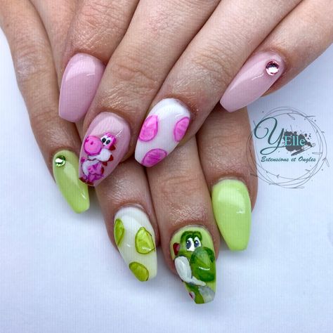 Yoshi Nails Art, Yoshi Nail Art, Yoshi Nails, Mario Nail Art, Video Game Nails, Movie Nail Art, Mario Nails, Yoshi Mario Bros, Pink Yoshi