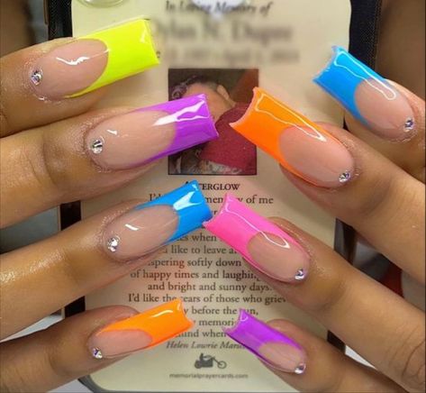 Birthday Medium Nails, Medium Vacation Nails, Shorties Nails Square Design, Winter Nails Tips, Short Simple Nails, Y2k Lifestyle, Nail Designs Winter, Shorties Nails, Fluorescent Nails