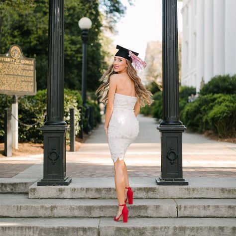 Heather Wall on Instagram: “UGA 2020 ✨ @cat.bray #ugagrad #athensgaphotographer” College Graduation Portraits, Uga Graduation, College Grad Pictures, Grad Picture Ideas, Cap And Gown Pictures, College Graduation Photoshoot, College Graduation Pictures Poses, North Campus, Grad Photography