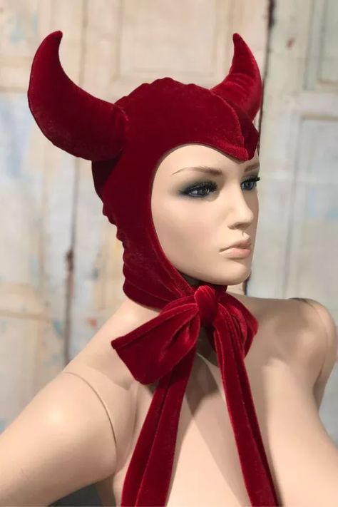 Devil Bonnet, Fun Office, Devil Costume, Spooky Party, Halloween This Year, Fantasias Halloween, Creative Halloween Costumes, Halloween Inspiration, Halloween Looks