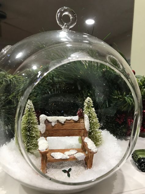 Snow Globe Wreath, Xmas Terrarium, Snow Terrarium, Winter Fairy Garden, Upcycled Christmas, Diy Christmas Tree Ornaments, Beautiful Christmas Decorations, Globe Ornament, Christmas Snow Globes