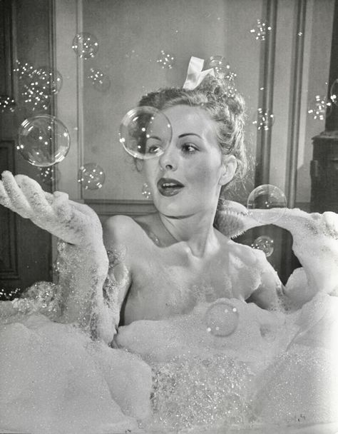 Bubble Bath Photography, Bathtub Photography, Photoshoot Vintage, Bath Aesthetic, Jeanne Crain, Dorothy Dandridge, Bath Photography, In The Bathtub, Vintage Photoshoot