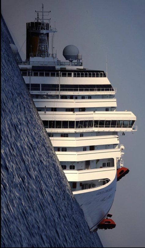 PIC #travel #vacation #world #lifestyle Sewol Ferry, Costa Concordia, Party Yacht, Lonely Ghost, Titanic History, Ship Wrecks, Abandoned Ships, Yacht Party, Things Under A Microscope