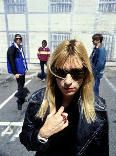 Riot Grrl, Kim Gordon, Youth Photos, Women Of Rock, Sonic Youth, Riot Grrrl, Band Photos, 90s 00s, Post Punk