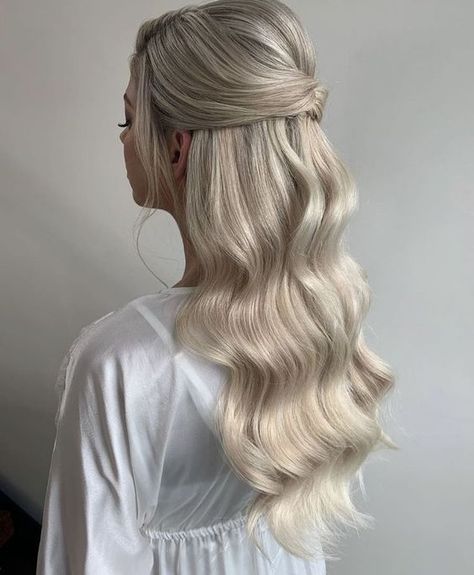 Prom Hairstyles Blonde Hair Half Up Half Down, Romantic Half Up Half Down Wedding Hair, Wedding Hair 2023 Trends, Bridal Hairstyles Blonde, Glam Waves Half Up Half Down, Bridal Blonde Hair, Elegant Prom Hairstyles Down, Bride Hair Half Up, Half Up Hollywood Waves