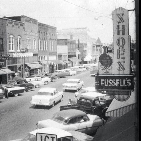 Downtown Dickson, TN. Tennessee State Parks, Dickson Tennessee, Clarksville Tennessee, Pastel Sunset, Tennessee River, Tennessee Vacation, Swimming Activities, Road Trip Planning, Family Entertainment