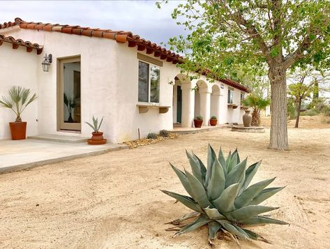 Hacienda in the High Desert - Houses for Rent in Yucca Valley, California, United States Pioneer Town, Yucca Valley California, The Hacienda, Homestead House, Yucca Valley, Desert Oasis, Desert Homes, High Desert, Spanish Style