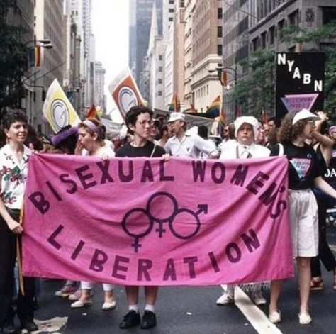 #bivisibilityday - Twitter Search / Twitter Queer History Aesthetic, Vintage Pride Poster, 80s Feminism, Pride Parade Aesthetic, Pride Protest, Pride Photos, Pride History, Parade Banner, Bog Body