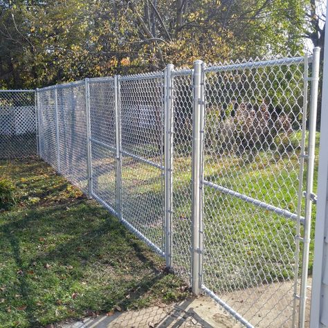 Steel Matting Fence Ideas, Underground Boxing, Boxing Arena, Fences Ideas, Chicken Fence, Easy Fence, Award Ribbons, Country Fences, Fence Planters