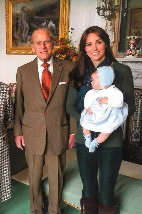 Vévodkyně Kate, Kate Middleton Queen, Royal Family Portrait, Prince William Family, Royal Family Pictures, Princess Katherine, English Royal Family, Royal Family England, Estilo Real