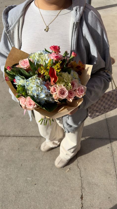 Flowers, brown paper wrapped flowers, bouquet, birthday idea, flowers Flowers With Brown Paper, Brown Paper Flowers Bouquet, Brown Paper Bouquet, Paper Wrapped Flowers, Flowers In Brown Paper, Pretty Bouquet Of Flowers, Wrapped Flowers, Bouquet Birthday, Flower Boquet