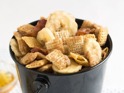 All Shook Up! Elvis Chex Mix #Tennessee #Titans Dried Banana Chips, Chex Mix Puppy Chow, Banana Sandwich, Cereal Snacks, Chex Mix Recipes, Crunchy Snack, Chex Mix, Breakfast On The Go, Game Day Food