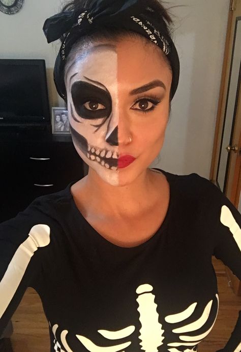 Half And Half Face Makeup, Simple Skeleton Makeup Kids, Half Skeleton Makeup Easy, Skull Makeup Half Face, Half Face Skeleton Makeup, Half Face Skull Makeup, Skeleton Makeup Half Face, Half Skull Face Makeup, Skeleton Makeup Kids