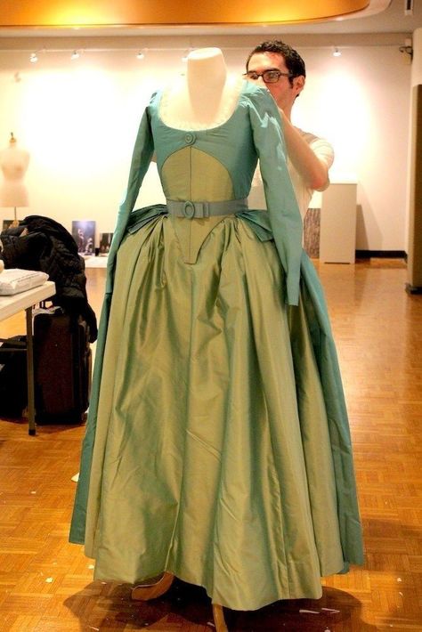 Hamilton Costume Design, Eliza Hamilton Costume, Hamilton Dresses, Hamilton Costume, Eliza Hamilton, Eliza Schuyler, Broadway Costumes, Schuyler Sisters, Hamilton Broadway