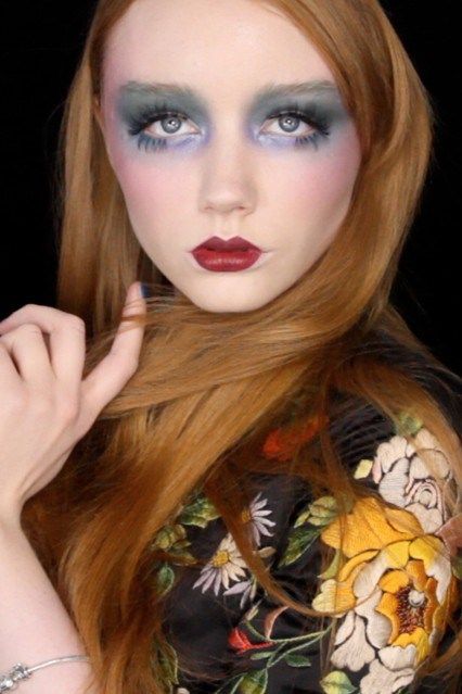 Biba Vintage Makeup By Lisa Eldridge. #1970 #makeup #hair #retro #lisajohnsonmakeup Biba Fashion, Look Gatsby, Vintage Makeup Looks, Uk Makeup, 70s Makeup, Lisa Eldridge, Behind Blue Eyes, Smink Inspiration, Dramatic Makeup