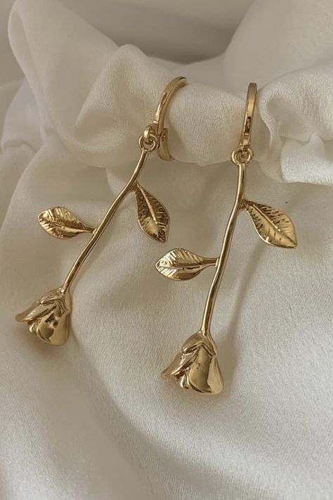 Gold Rose Jewelry, Rose Gold Earrings Aesthetic, Rose Gold Jewelry Aesthetic, Vintage Earrings Aesthetic, Gold Earrings Aesthetic, Gold Rose Earrings, Cottage Core Jewelry, Gold Jewelry Aesthetic, Stylish Jewelry Accessories