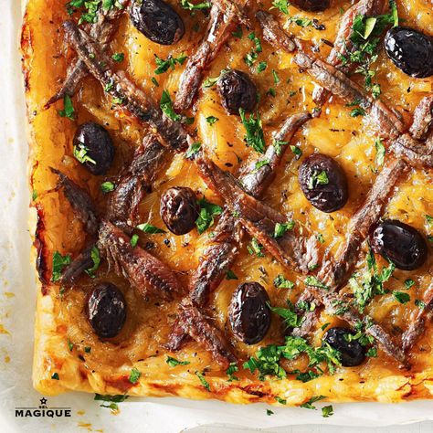 PISSALADIÈRE ONION Pissaladiere Recipe, Potato Pave, Freeze Pizza Dough, Onion Pizza, Local Pizza, Onion Tart, Tart Filling, Frozen Puff Pastry, Frozen Pizza