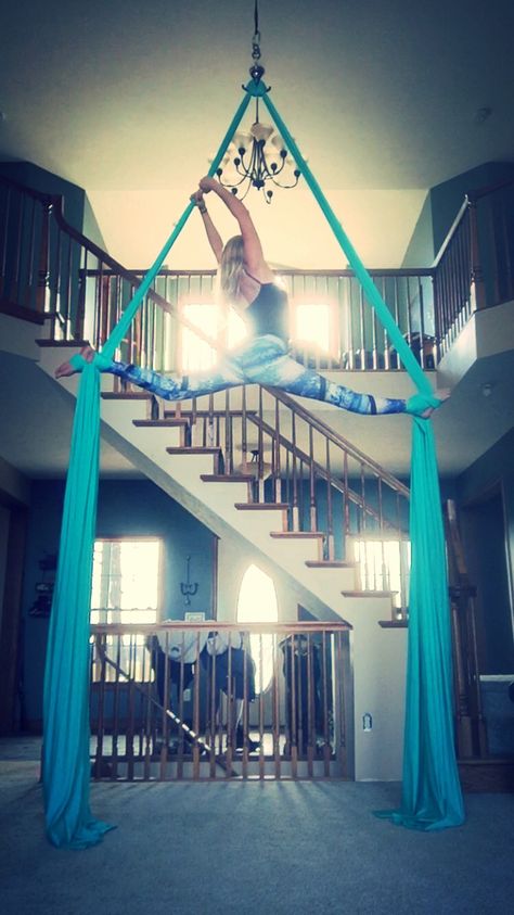 Aerial silks- this would be cool if you had a big home workout room and you could set up ariel silks and it would look like a chandelier Home Workout Room, Arial Silks, Yoga Trapeze, Big Home, Silk Dancing, Workout Room Home, Dance Rooms, Aerial Fitness, Aerial Acrobatics