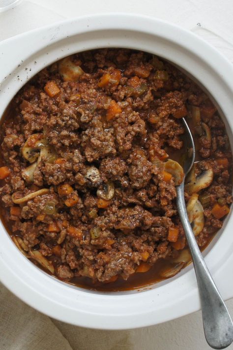 For an easy, budget-friendly dinner, try this slow cooker savoury mince. Easy Mince Recipes, Savoury Mince, Crock Pot Inspired Recipes, Budget Friendly Dinner, Mince Recipes, Budget Recipes, Family Dinner Recipes, Beef Recipes Easy, Healthy Crockpot