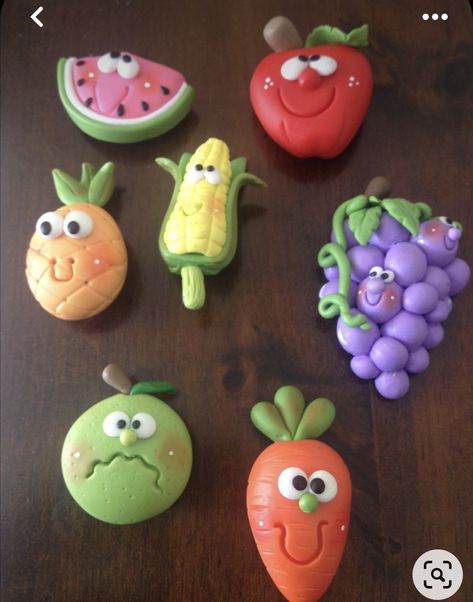 Clay Fruit, Clay Magnets, Polymer Clay Figures, Clay Crafts Air Dry, Hand Crafts For Kids, Tanah Liat, Polymer Clay Diy, Fondant Figures, Clay Miniatures