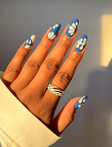 Blue Nails 2024 Trends, Blue Tropical Nails, Spain Nails Design, Matisse Nails, Hippie Nail Ideas, Mama Mia Nails, Blue Abstract Nails, Greece Nail Ideas, Nails For Greece