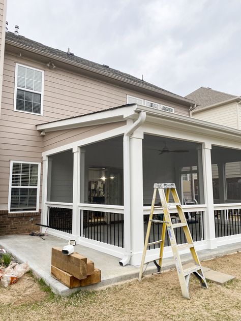 Small Screened Porch, Closed In Porch, Screened In Porch Diy, Back Porch Designs, Screened Porch Decorating, Patio Remodel, Covered Patio Design, Screened Porch Designs, Outdoor Covered Patio