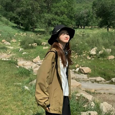 Don't Reup||Save=Follow Korean Camping Outfit, Korean Hiking Outfit, Aesthetic Camping Outfits, Camping Outfits Aesthetic, Ootd Camping, Ootd Hiking, Hiking Date Outfit, Hiking Ootd, Stylish Hiking Outfit