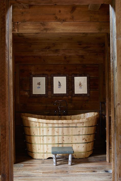 Taylor River Lodge, Colorado - Hotel Review | House & Garden Cottages Interiors, Over The Bed Decor, Lodge Look, Log Cabin Interior, Rustic Log Cabin, Wood Bath, Headboard Cover, Vintage Writing, Bath Tubs