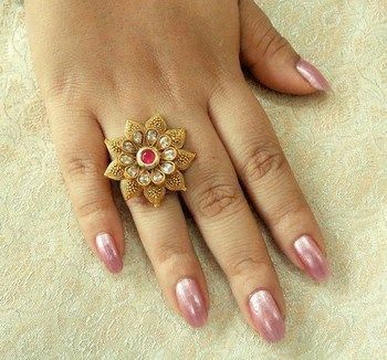 Ring Gold Design Indian, Big Gold Rings For Women Indian, Antique Gold Rings Indian, Gold Ring Design For Women Indian Traditional, Antique Gold Ring Design For Women, Big Rings Indian Gold, Jodha Ring Design Gold, Gold Ring Design For Women Indian, Gold Ring Indian