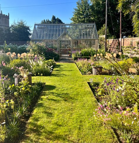 English Garden Greenhouse, Hobby Farms Layout, Serenity Garden, Farm Layout, Garden Venue, Backyard Greenhouse, Sun Garden, Farmhouse Garden, Veg Garden