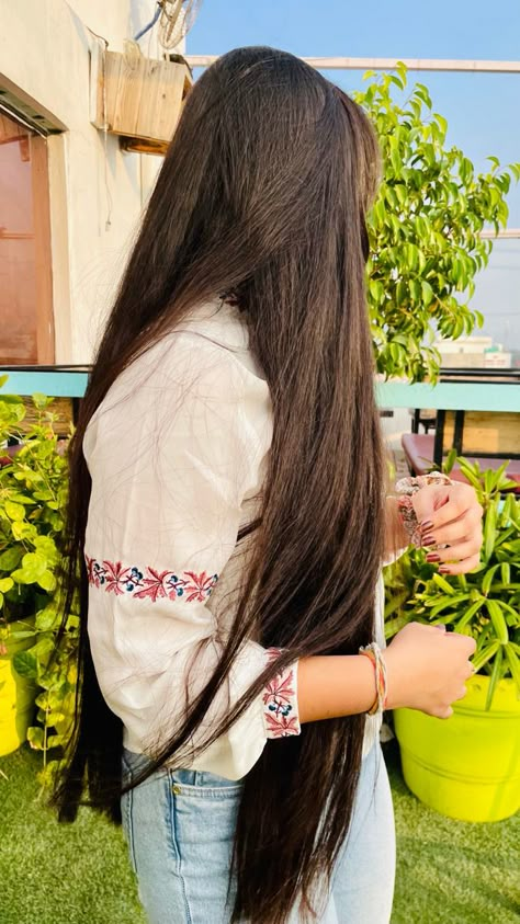 Never Judge, Long Hair Pictures, Stylish Dpz, Open Hairstyles, Front Hair Styles, Photo Pose Style, Classy Photography, Hair Stylist Life, Long Hair Girl