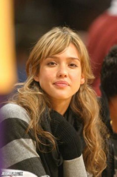 Jessica Alba Bangs, Jessica Alba Blonde Hair, Young Jessica Alba, Eileen Kelly, Jessica Alba Hair, Jessica Alba Style, Red Hair Inspo, Honey Hair, 90s Hairstyles