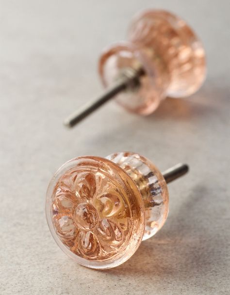 Transparent Peach Flower Shaped Glassware Door Knob is sure to give the royal and rich look you wish to have for your home. It not only lifts up the entire look but also adds a style statement to your home. It is perfectly suitable for any cabinet or drawer in your kitchen, bathroom or even your dressing. Being handmade it gives you a very personal and elegant appearance to your drawers or cabinets. These uniquely crafted ceramic knobs are 3.81 cm in diameter and also includes screws for easy in Pnw Farmhouse, Artsy Room, Farmhouse Idea, Bathroom Knobs, Peach Bathroom, Dresser Diy, Peach Kitchen, Trailer Decor, Unique Cabinets