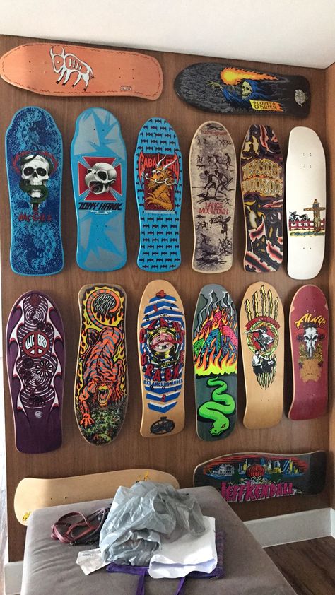 Oldschool Skateboard, Best Skateboard Decks, Skateboard Furniture, Skateboard Rack, Classic Skateboard, Skateboard Ramps, Abstract Art Projects, Old School Skateboards, Skate Punk