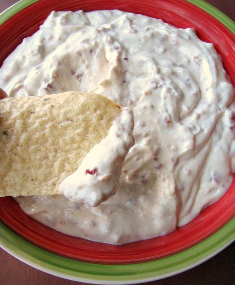 Homemade Bacon Horseradish Dip that tastes just like the popular brand! Made with real bacon, horseradish sauce, and sour cream, it's easy to make and full of flavor. Bacon Horseradish Dip Recipe, Super Bowl Party Food Recipes, Event Appetizers, Best Chip Dip, Walmart Recipes, Horseradish Dip, Super Bowl Party Food, Party Food Recipes, Homemade Bacon