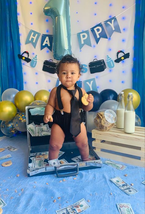 6months Photoshoot Ideas Boy, Boss Baby Photoshoot, Fun Photoshoot Ideas, Cake Smash Photo Shoot, Baby Cake Smash, Baby Boss, 1st Birthday Photoshoot, Smash Cake Photoshoot, Baby Photo Shoot