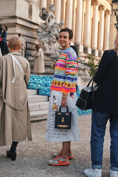 Paris Fashion Week Outfits, Paris Fall Fashion, Fashion Week Outfit, Mode Hippie, Paris Fashion Week Street Style, Sweater Trends, Girlie Style, Europe Fashion, The Best Street Style