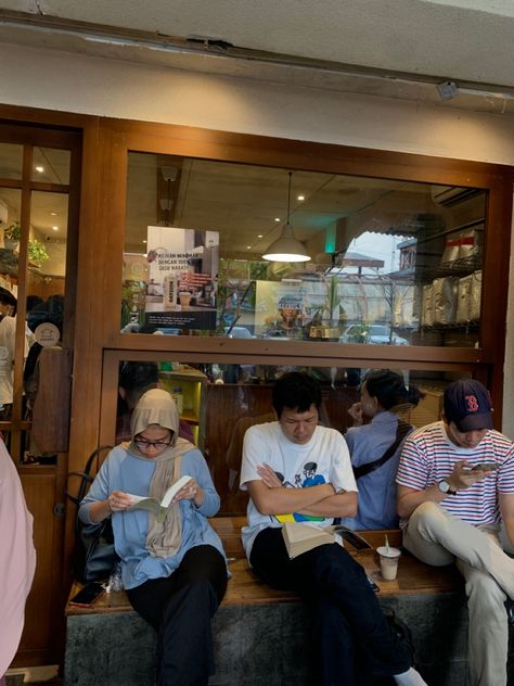 Reading in front of a cafe, reading time, coffee reading, people reading, jakarta blok m, m blok, jakarta life, south jakarta, jakarta activities, tuku coffee Cafe Reading, Reading People, South Jakarta, People Reading, Coffee Reading, People Watching, Reading Time, City Life, Jakarta