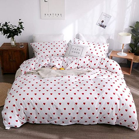 Heart Shaped Bed, Heart Comforter, Cute Bed Sheets, Cool Teen Bedrooms, Red Heart Patterns, White Comforter, Pillowcase Pattern, Soft Bedding, White Home