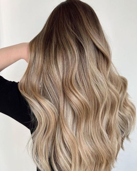 Dramatic Dark Blonde Balayage with Root Melt Tmavý Blond, Dark Blonde Hair Color Ideas, Dark Blonde Balayage, Brunette With Blonde Highlights, Caramel Blonde Hair, Dark Blonde Highlights, Dark Blonde Hair Color, Hair Adviser, Caramel Blonde