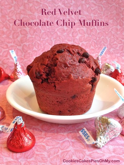 Red Velvet Muffins, Red Velvet Chocolate, Red Velvet Recipes, Cookie Cake Pie, Velvet Cake Recipes, Off To School, Christmas Cake Pops, Baking 101, Muffin Tin Recipes