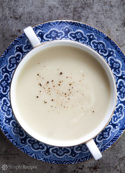 Jerusalem Artichoke Soup ~ A smooth soup made from jerusalem artichokes, onions, garlic, celery and stock. ~ SimplyRecipes.com Artichoke Soup, Artichoke Recipes, Cauliflower Soup, Simply Recipes, Creamy Soup, Gordon Ramsay, Hearty Soups, Jamie Oliver, Artichoke