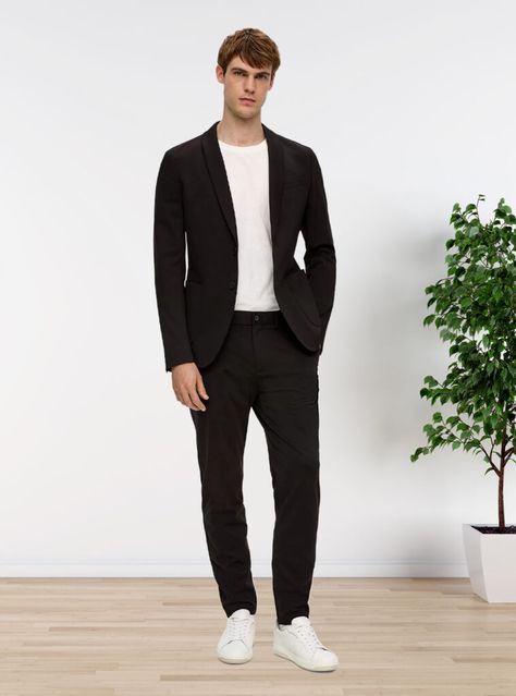 A classic black suit paired with a white crew-neck t-shirt and same-color sneakers. Men’s Suit With T Shirt, Suit With White Sneakers Men, Suit With T Shirt, Suit With Jeans, Black Suit White Shirt, Classic Black Suit, White Tshirt Outfit, Vest Outfits Men, Black Blazer Men