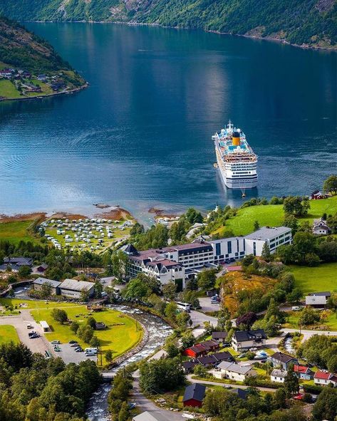 Geiranger fjord, Norway - Fatti narrati realmente accaduti Geiranger Norway, Fjord Norway, Scandinavian Country, European Bucket List, Viking Ships, Engineering Activities, Scandinavian Countries, Viking Ship, Norway Travel