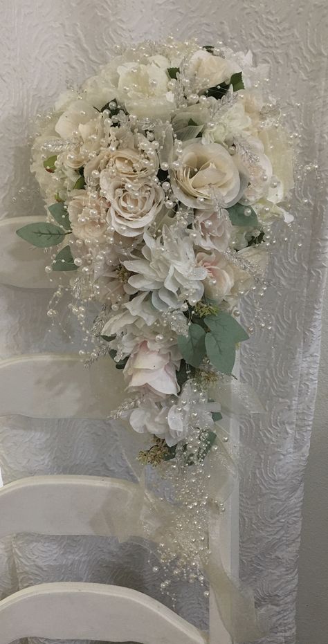 Dream Wedding Bouquet, Elegant Wedding Bouquets, Dream Wedding Reception, Home Decor Plants, Wedding Bouquets Bride, Plants Home Decor, Quotes Home Decor, Dream Wedding Decorations, Bridal Bouquet Flowers