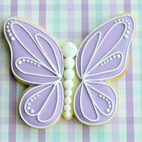 Butterfly Decorated Cookies Royal Icing, Butterfly Icing Cake, Butterfly Cookie Ideas, Butterfly Birthday Cookies Decorated, Butterfly Iced Cookies, Cookie Decorating Butterfly, Figolli Decorations, Easter Butterfly Cookies, Butterfly Sugar Cookies Royal Icing