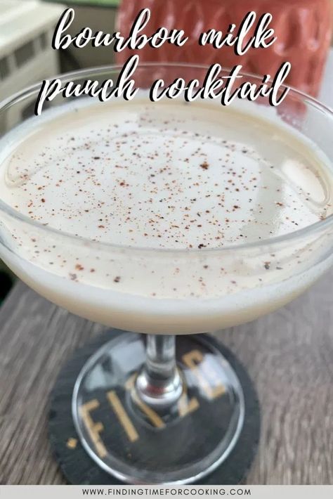 Bourbon Milk Punch, Milk Punch Recipe, Easy Drinks To Make, Milk Punch, Sweetened Condensed Milk Recipes, Boozy Milkshake, Cocktail Recipes Whiskey, Punch Cocktails, Drink If