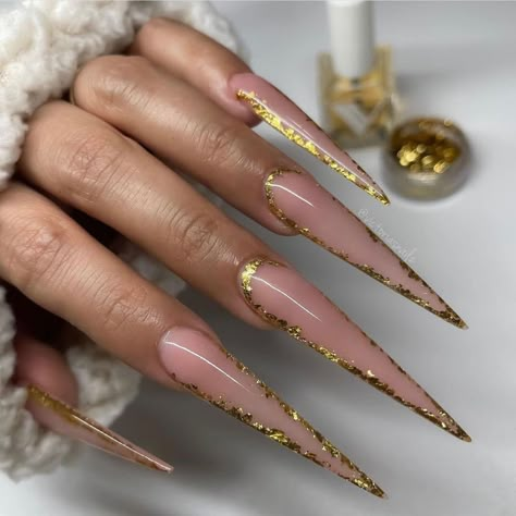 133 Likes, 1 Comments - Ann Do ( Iris’s Mom 🤱🏻) (@anndaonails) on Instagram: “Simple nude and gold! @anndaonails @anndao_shortnails repost @victoriasnailz  - - - - -…” Xl Stilleto Acrylic Nails, Cute Stiletto Nails Designs, Pink And Gold Nails, Pink Gold Nails, Gold Stiletto Nails, Stilleto Nails Designs, Long Stiletto Nails, Gold Nail Designs, Stiletto Nails Designs