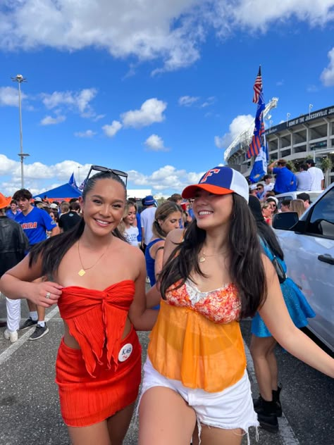 Go gators @nikki.garvey on instagram #uf #gameday #florida #college Uf Aesthetic, Uf Tailgate, Florida College, Uf Gators, College Vision Board, Colleges In Florida, Boise State, University Of Florida, Gameday Outfit